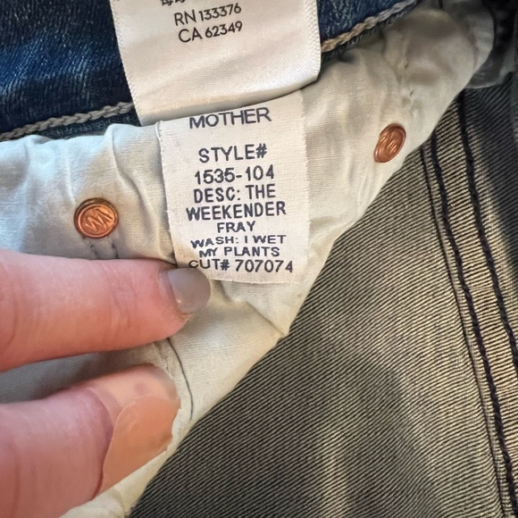 MOTHER Weekender Fray Jeans - 32 - Picture 6 of 11